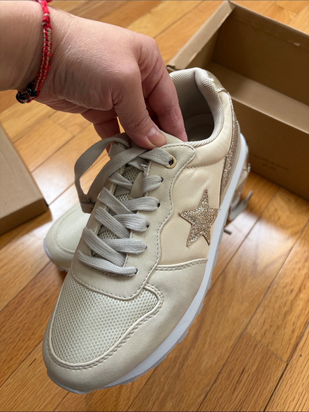 Women’s Cream Casual Glitter Star Lace-Up Sneakers. New with box. Vintage Havana